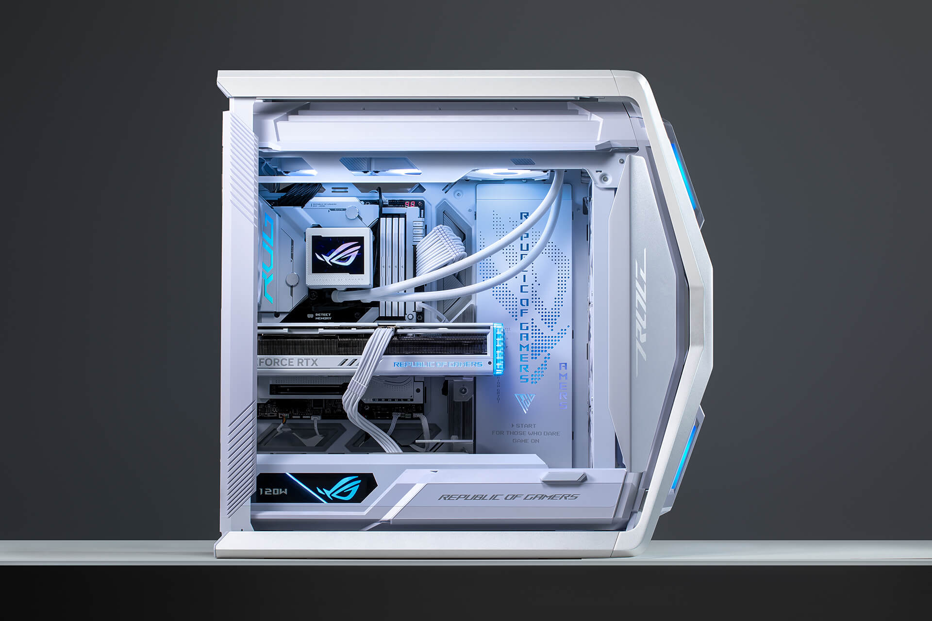 Imagen frontal de la ROG Maximus Z790 Formula PC Build con el ROG Ryujin III 360 ARGB White Edition.