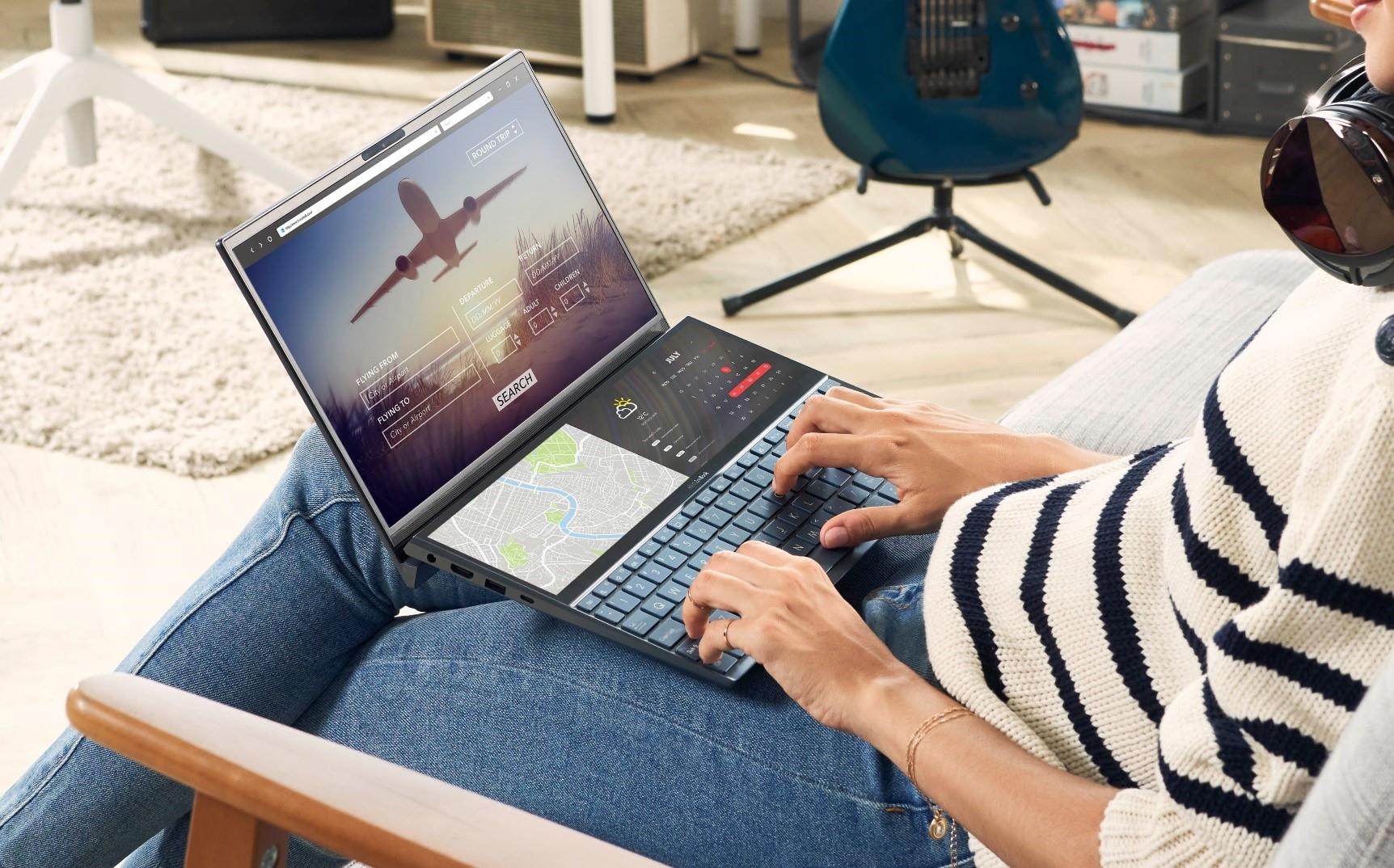 A girl sitting with ZenBook Duo (UX481) searching for flights