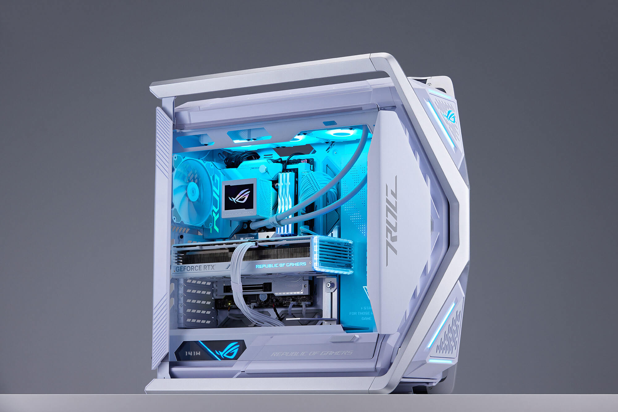 Front view photo of the Frozen Throne PC build
