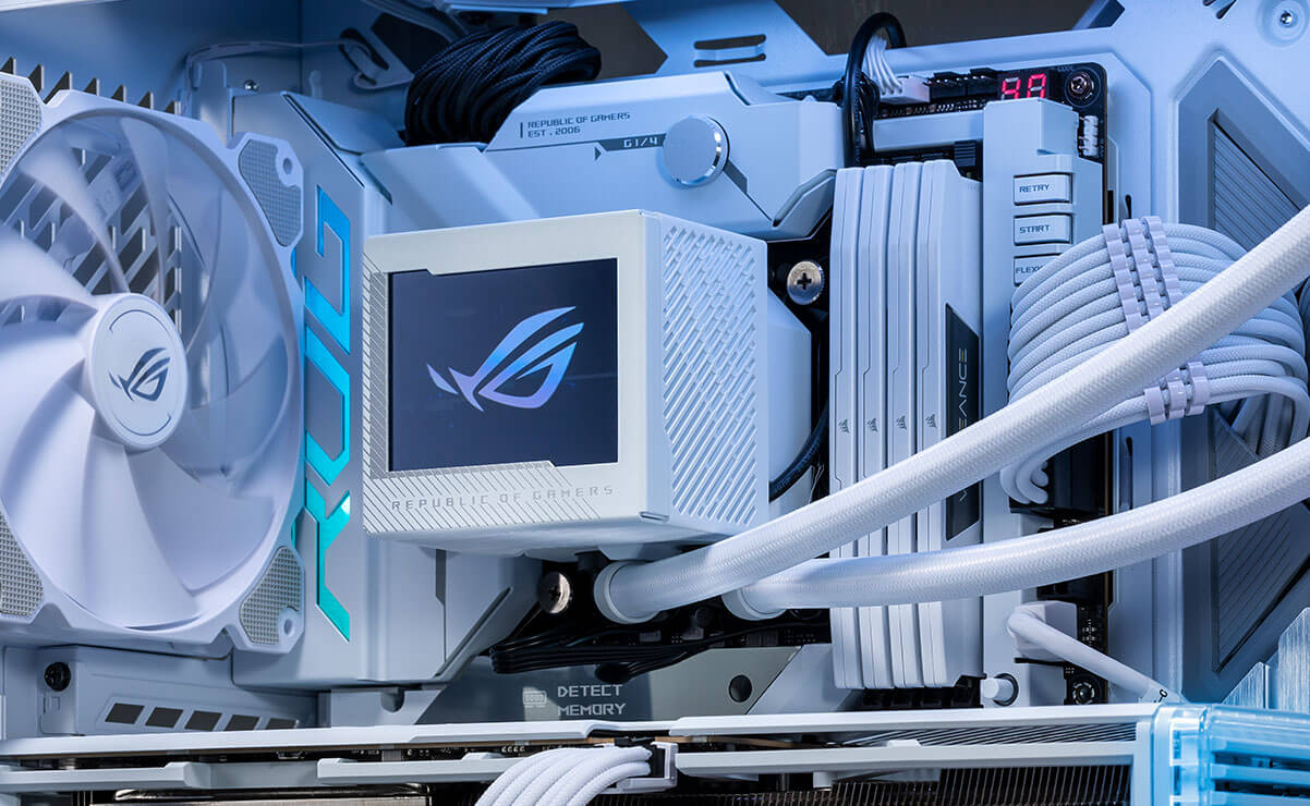 Internal photos of the PC build with ROG Z790 Maximus Formula and ROG Ryujin III 360 ARGB White Edition